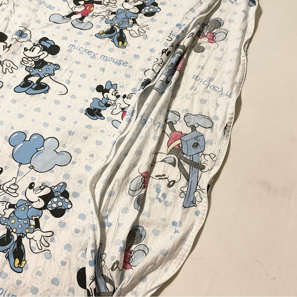 Mickey Mouse and Minnie Mouse Duvet Cover Flaw - Picture 5 of 16